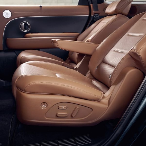 Электрорегулируемые сиденья 2 и 3 ряда